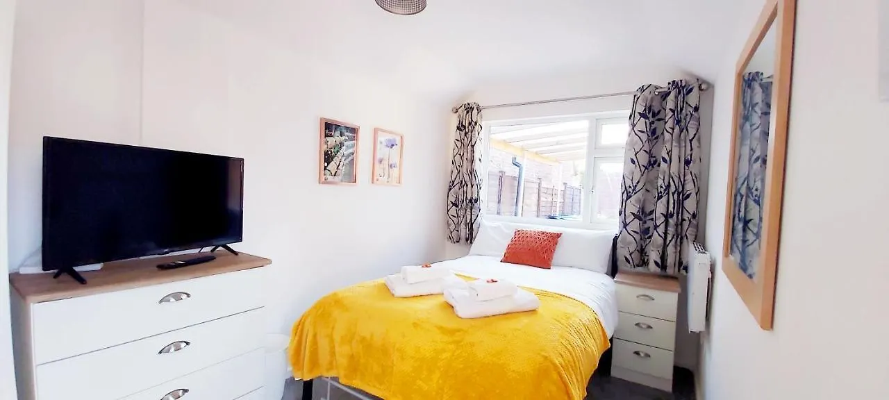 Modern, Well Located En-Suite Rooms With Parking - Orbitat Accommodations Cambridge