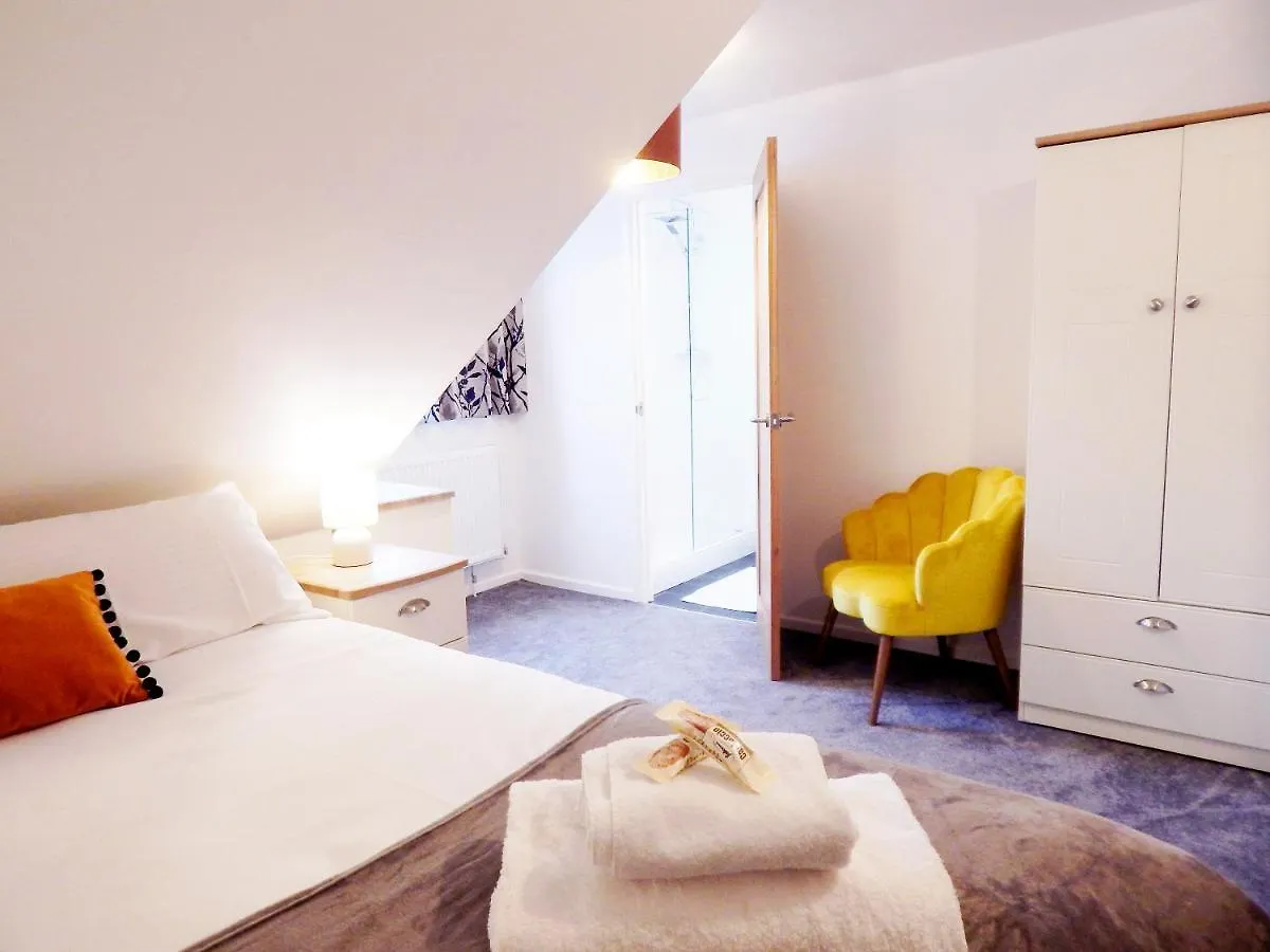 Modern, Well Located En-Suite Rooms With Parking - Orbitat Accommodations Cambridge