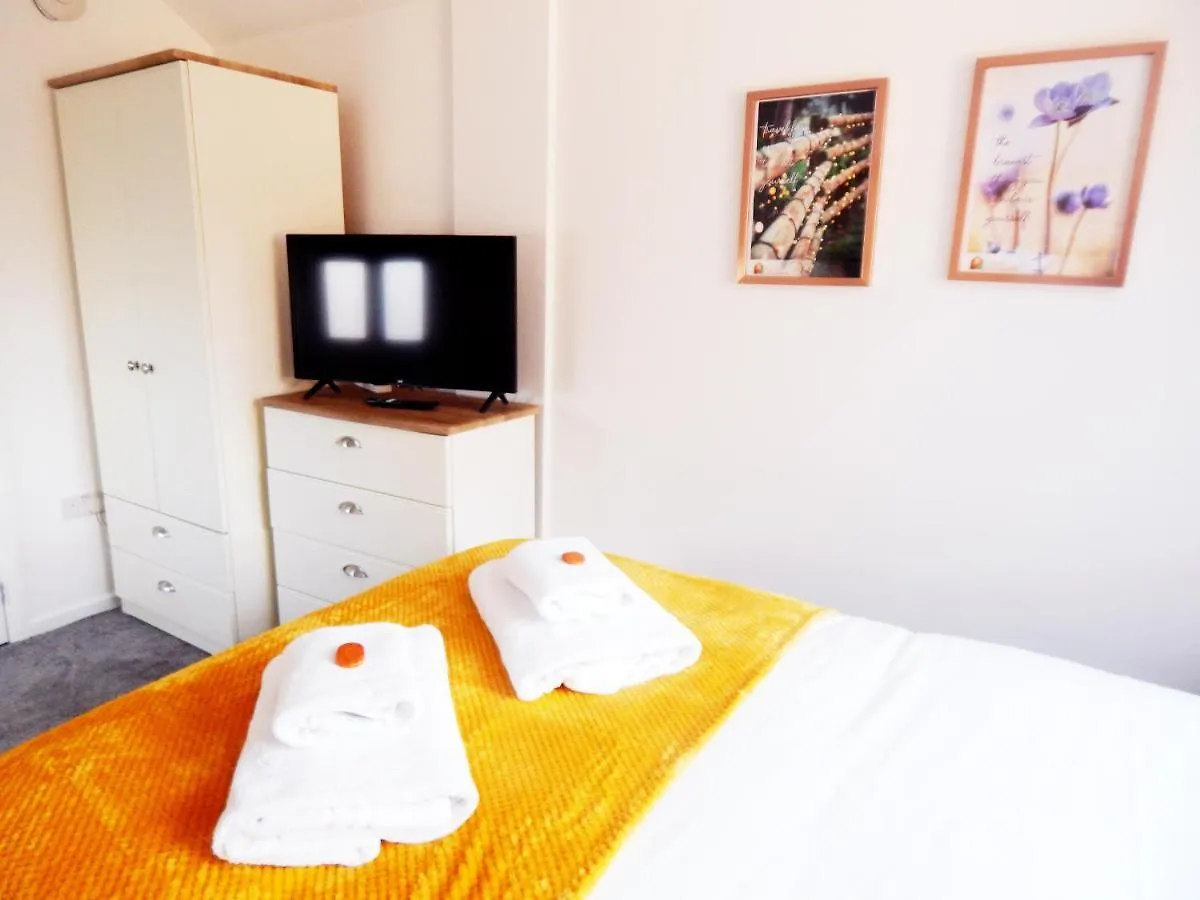 Modern, Well Located En-Suite Rooms With Parking - Orbitat Accommodations Cambridge