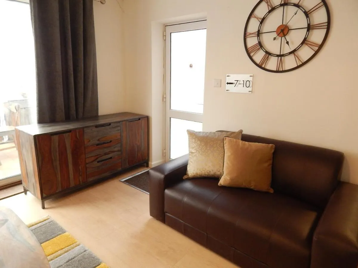 Modern, Well Located En-Suite Rooms With Parking - Orbitat Accommodations