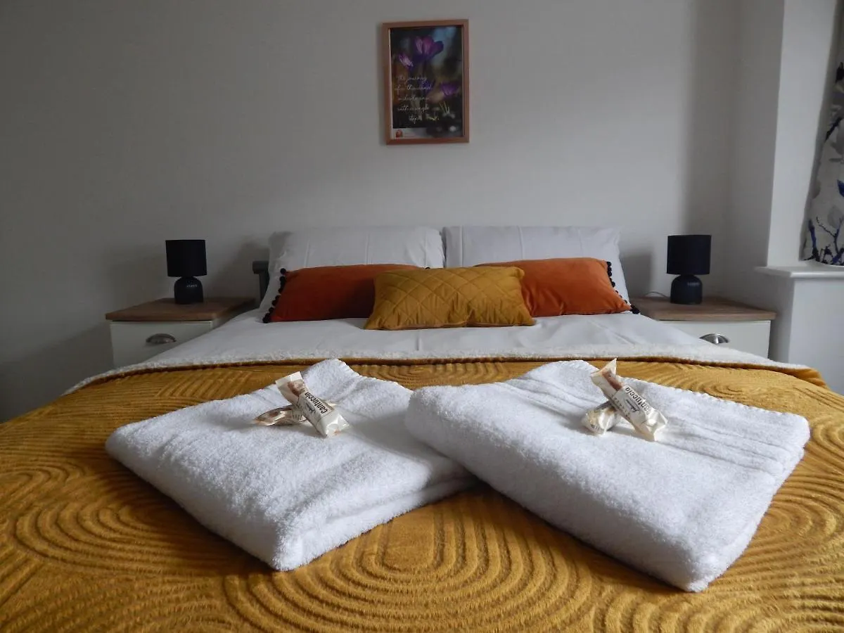 Modern, Well Located En-Suite Rooms With Parking - Orbitat Accommodations 0*, CBG Storbritannien
