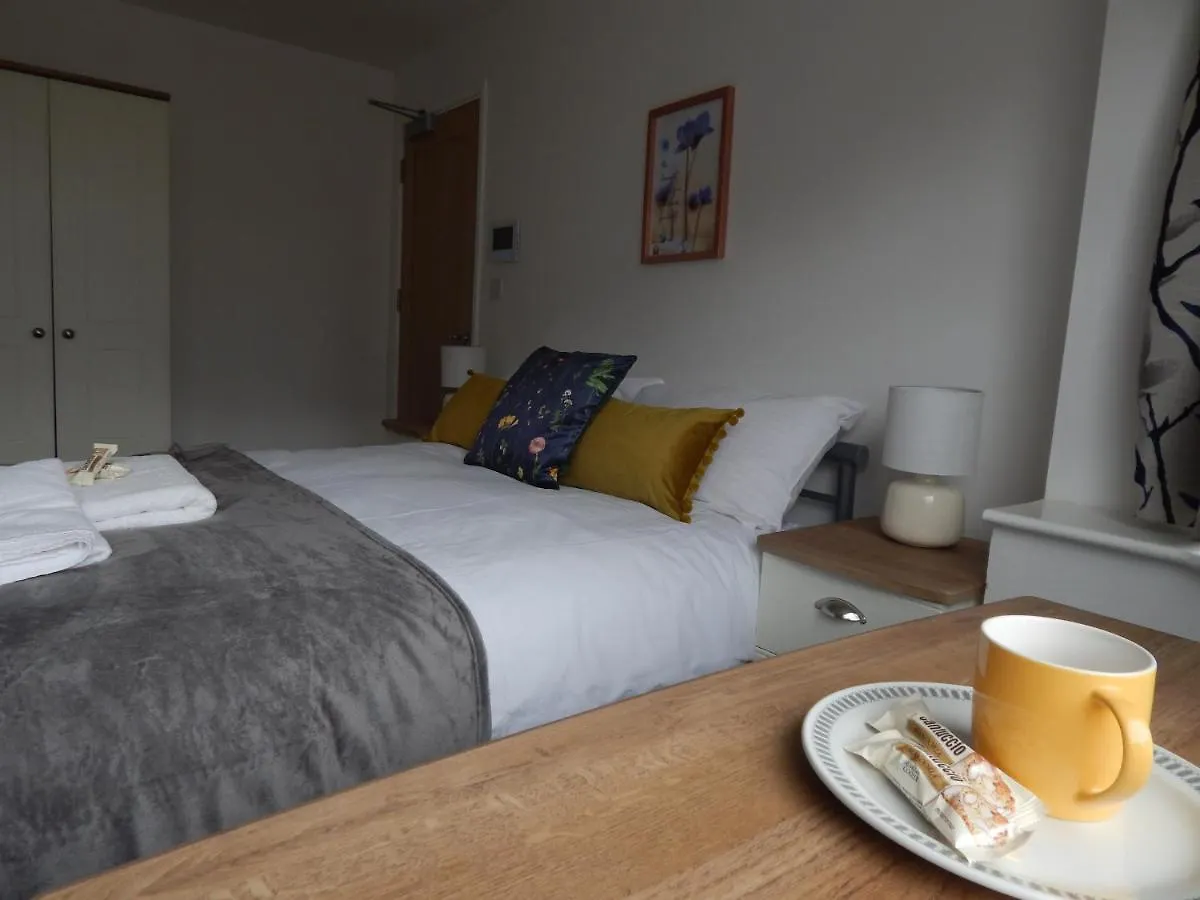Modern, Well Located En-Suite Rooms With Parking - Orbitat Accommodations Gæstehus CBG