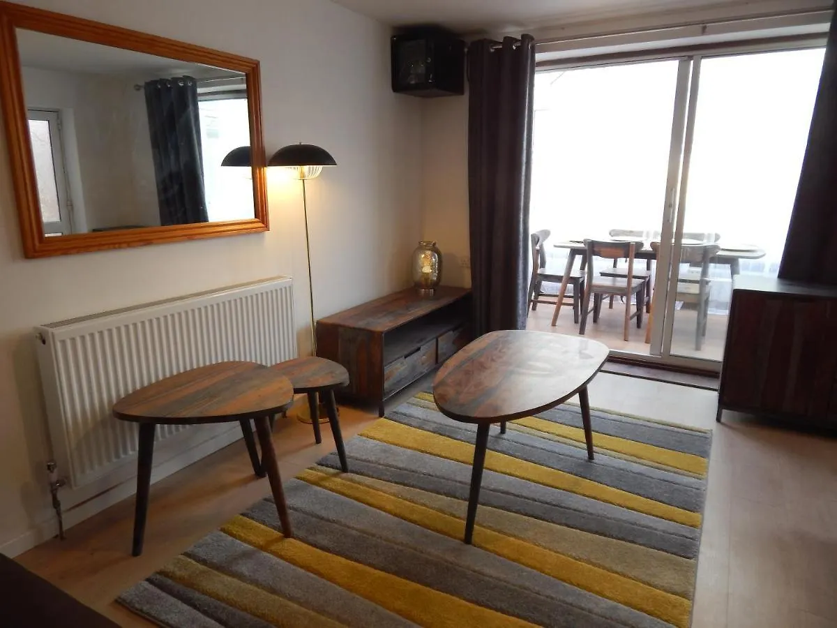 Modern, Well Located En-Suite Rooms With Parking - Orbitat Accommodations CBG